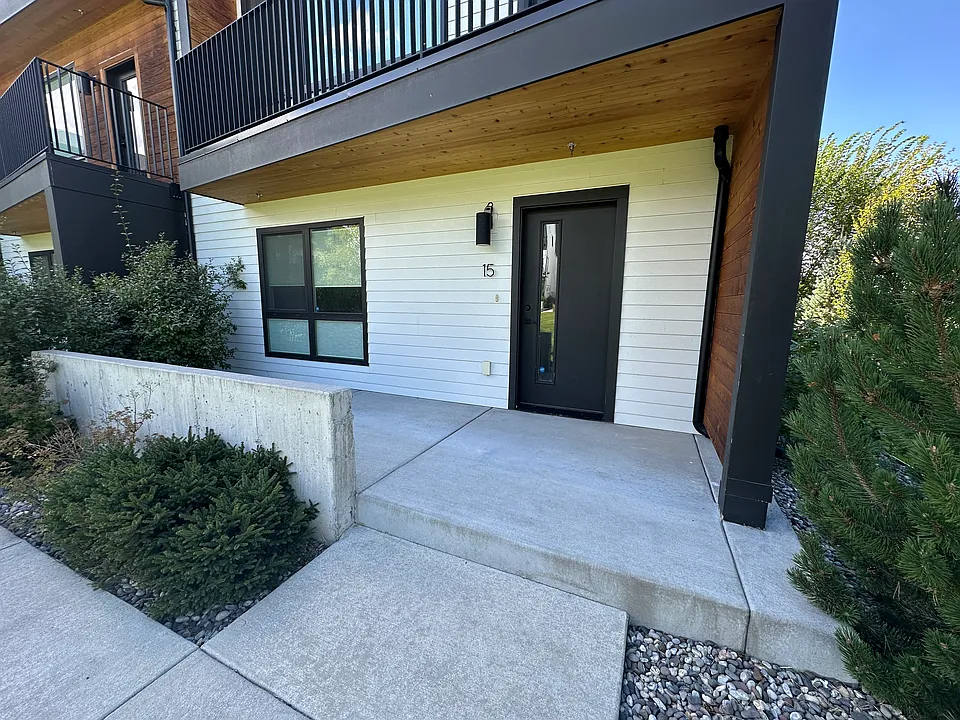 546 Enterprise Blvd #15