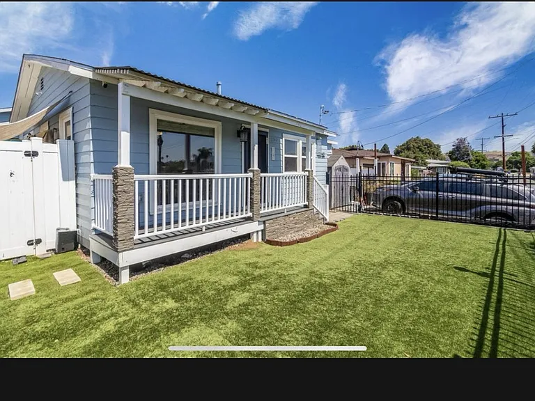 2840 Olive St — Photo 2