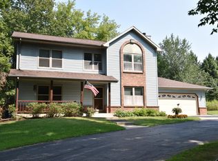 3837 Nagawicka Shores Dr, Hartland, WI 53029