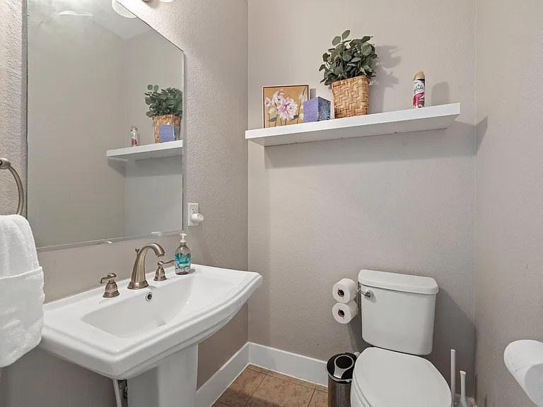 2215 Katy Ln #B — Photo 20