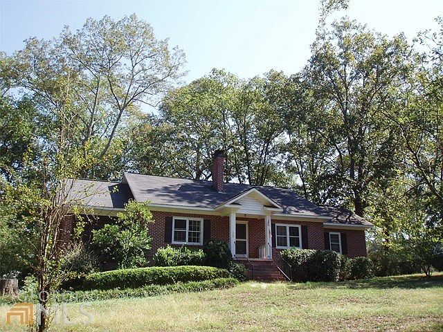 Private cul de sac with large lot in the historic district.