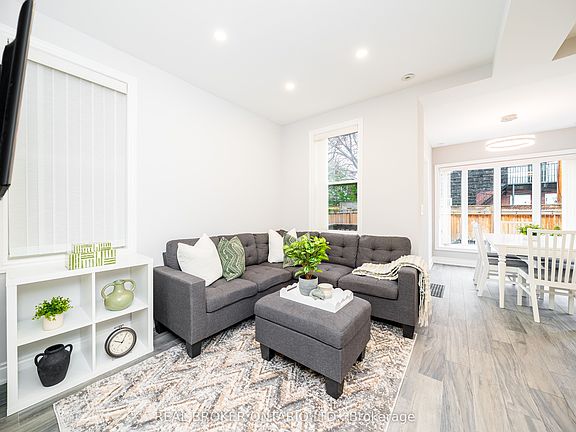 4th image of 8 Springhurst Ave