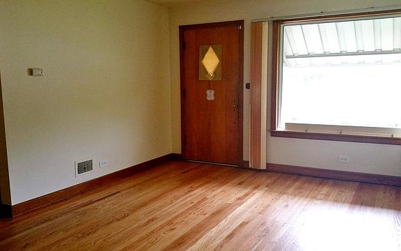 4th image of 7922 W Oakton St
