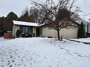 29 Newbury Cir, Madison, WI 53711