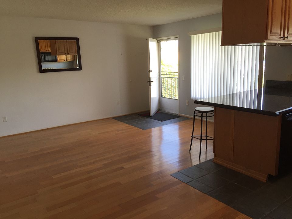 2nd image of 1376 Oliver Ave APT 8
