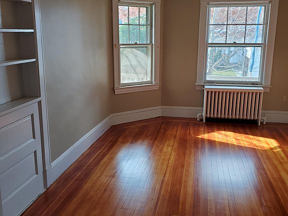4th image of 41 Mohican Park Ave