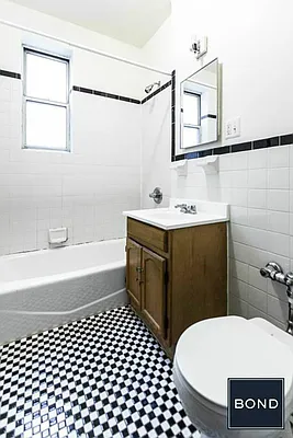 Rented by Bond New York | media 17