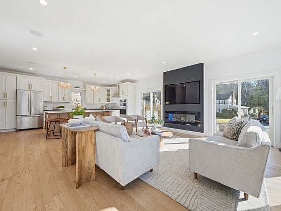 2nd image of 4 Hilltop Way