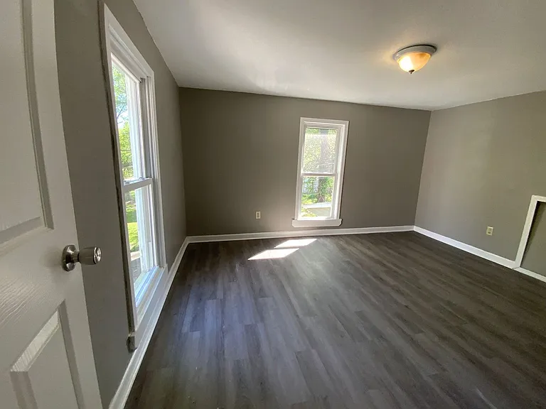 2037 N Jefferson Ave — Photo 10
