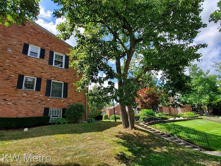 553 N Old Woodward Ave — Photo 23