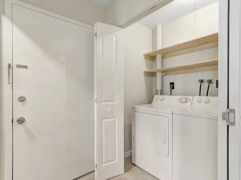 Pine Crest Apartments — Photo 6