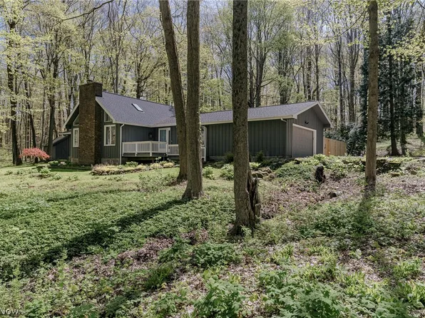 17091 Wing Rd, Chagrin Falls, OH 44023