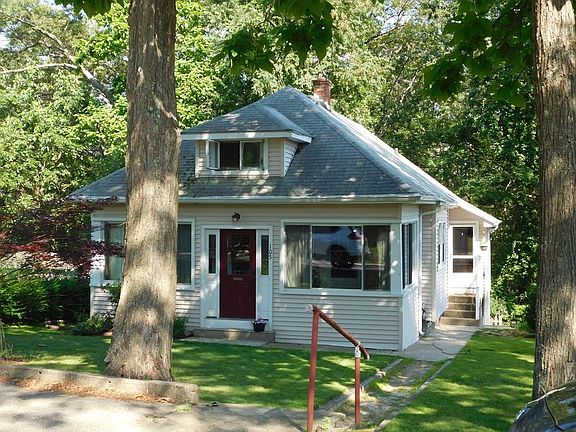 2nd image of 105 Wallace Ave