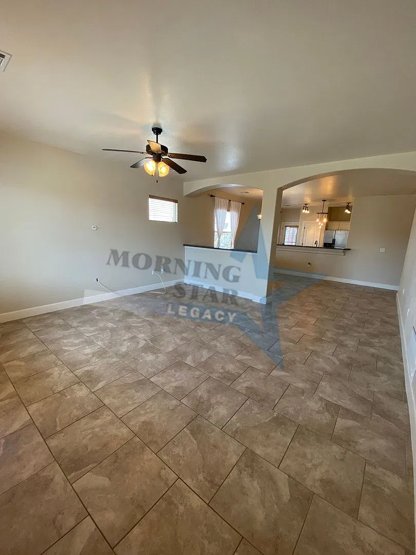Beautiful 3 Bed in Del West - SOLAR! — Photo 2