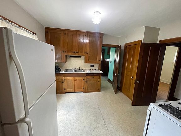 3rd image of 3850 W 157th St