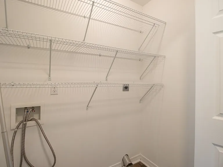 420 Richmond Dr — Photo 16