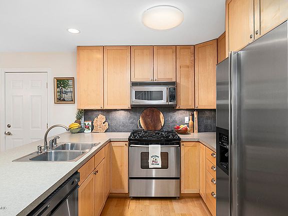 5th image of 3050 Park Dr
