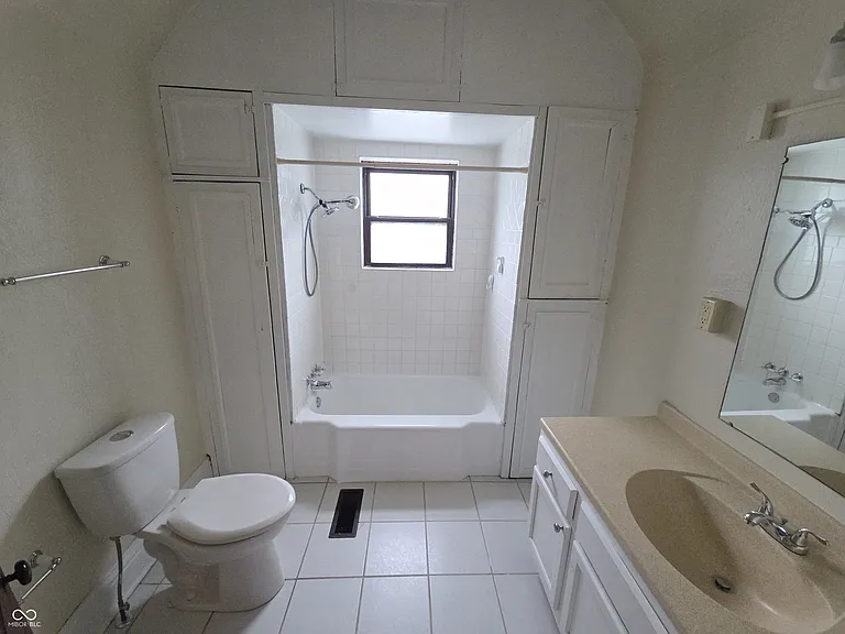 408 S Main St — Photo 25