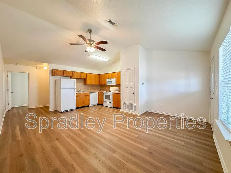Building Photo - 117 Lacey Lou Ln