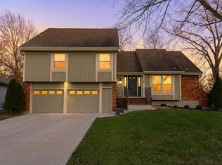 3909 SW Hidden Cove Dr, Lees Summit, MO 64082