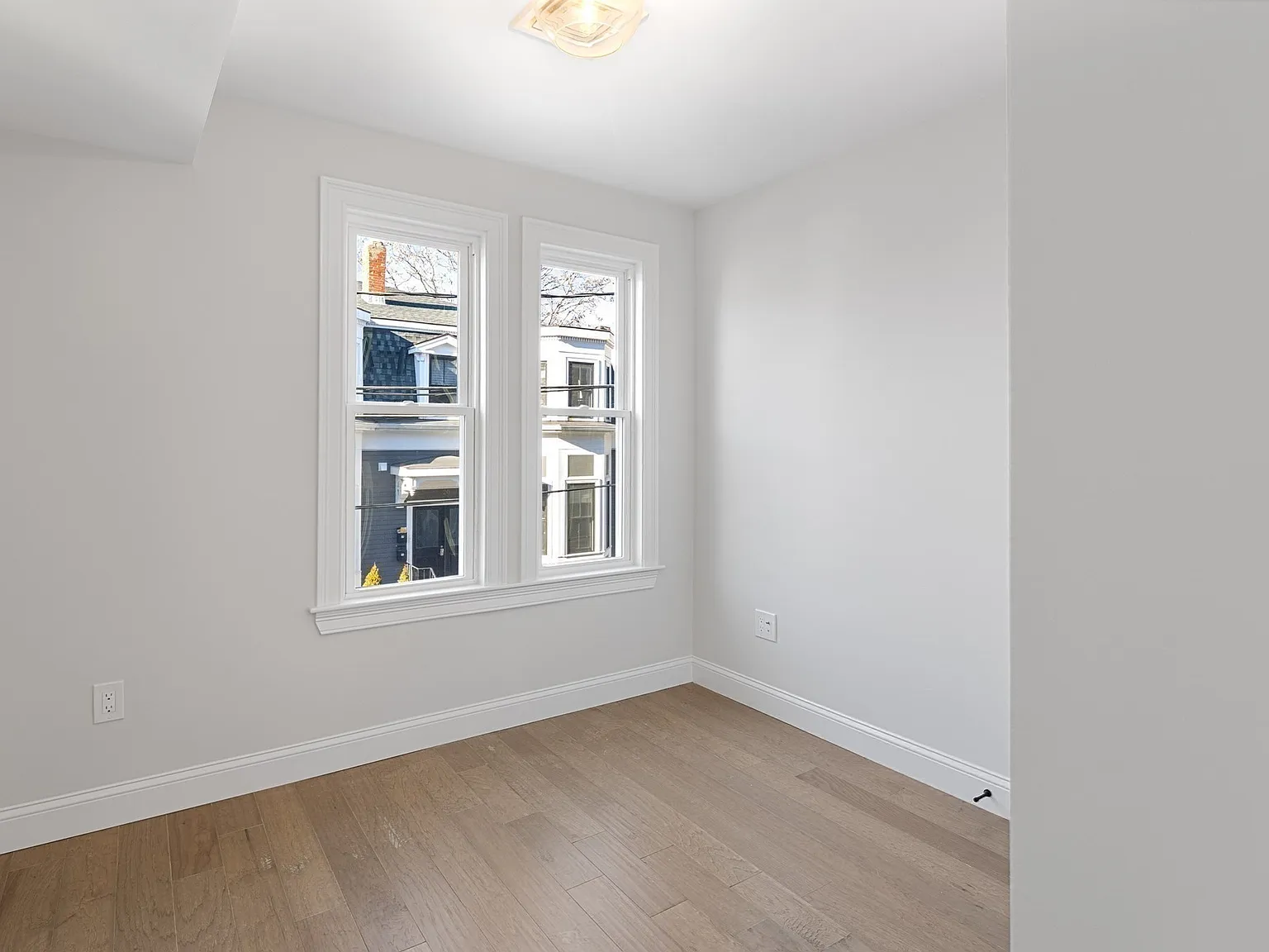4 bed, 1180 sqft, $4,700 — Photo 4