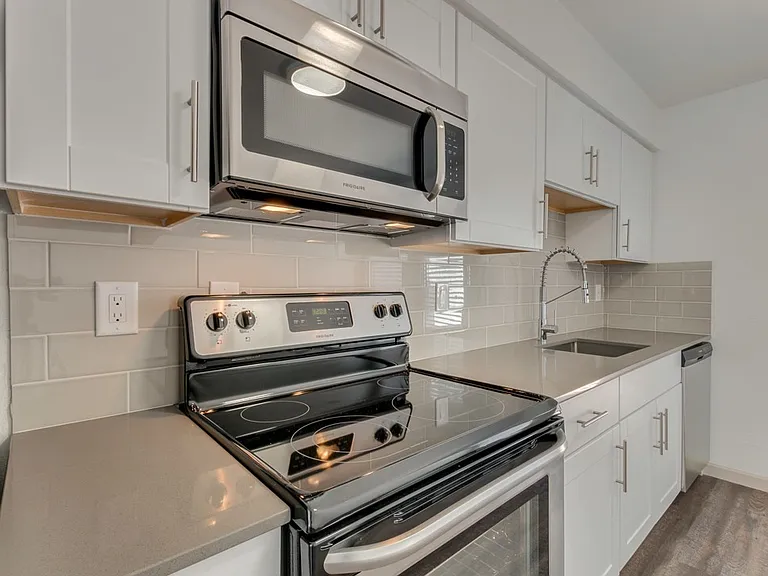 $0 First Month Rent! Remodeled 2 Bed Casita w/ Private Patio, W/D & Pool — Photo 10