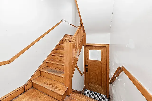 3 bed, 1000 sqft, $2,200 — Photo 3