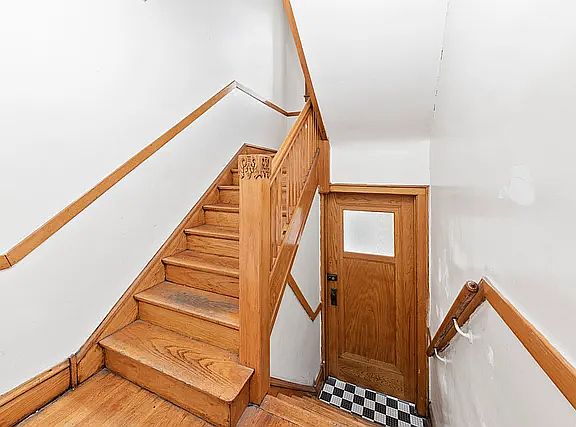 3rd image of 5010 W Henderson St