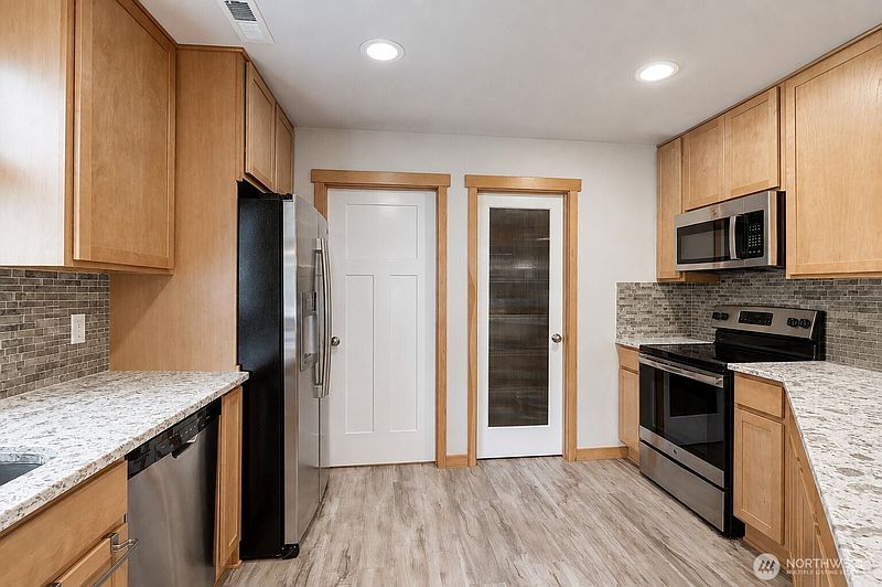 4th image of 22508 120th Avenue E