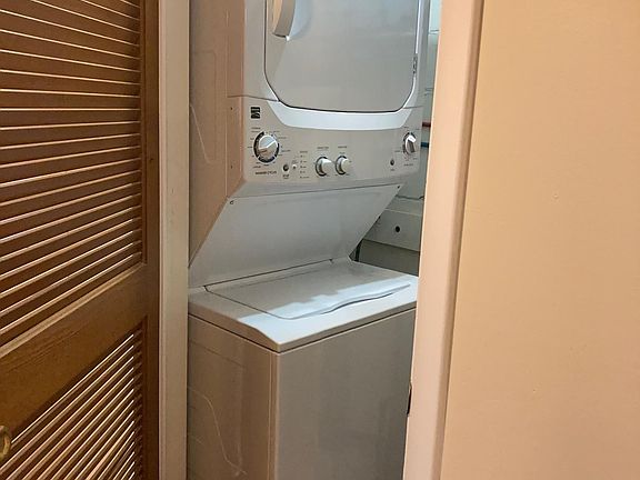 5th image of 501 E Eliza St