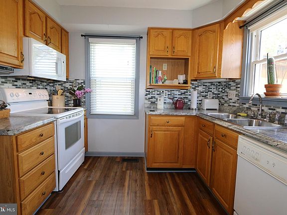 3rd image of 228 Belview Ave