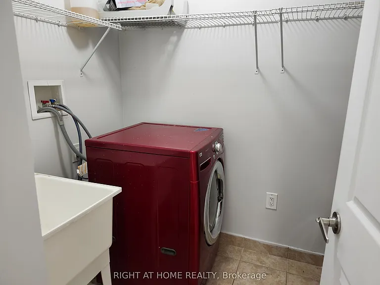 786 Bolingbroke Dr — Photo 36