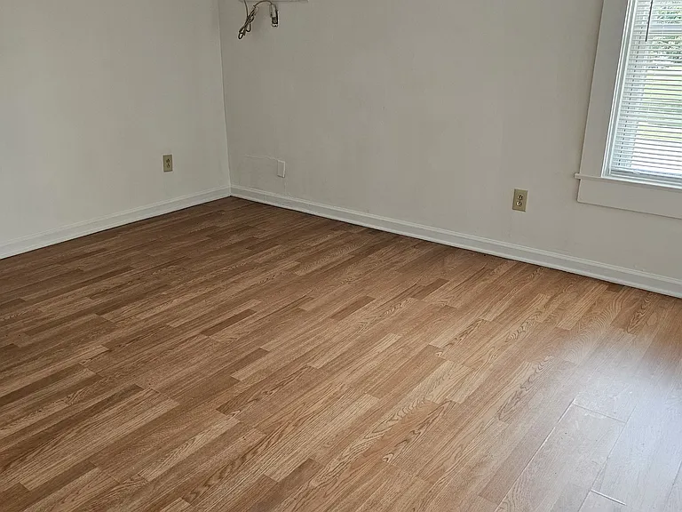 2413 Blanchard Ave — Photo 5