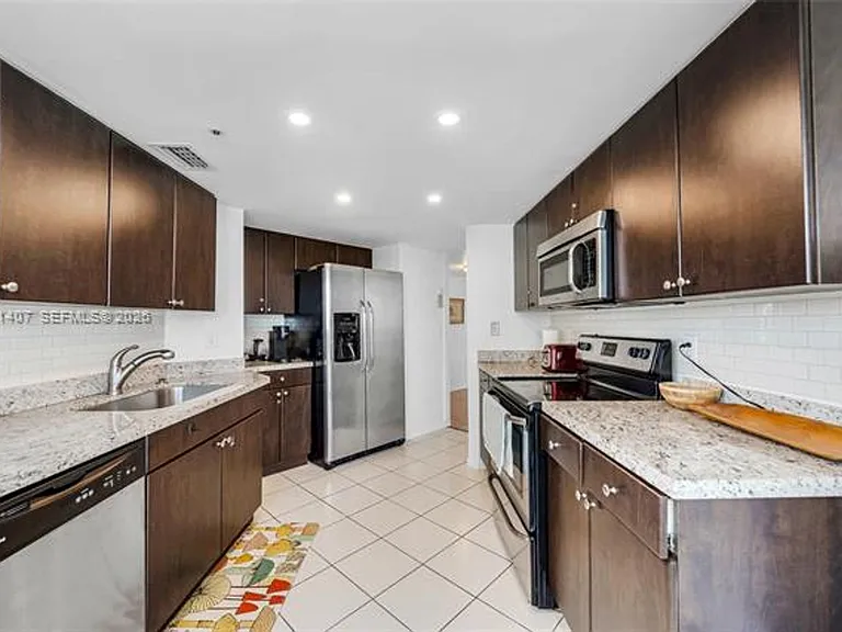 5880 Collins Ave #1007 — Photo 8