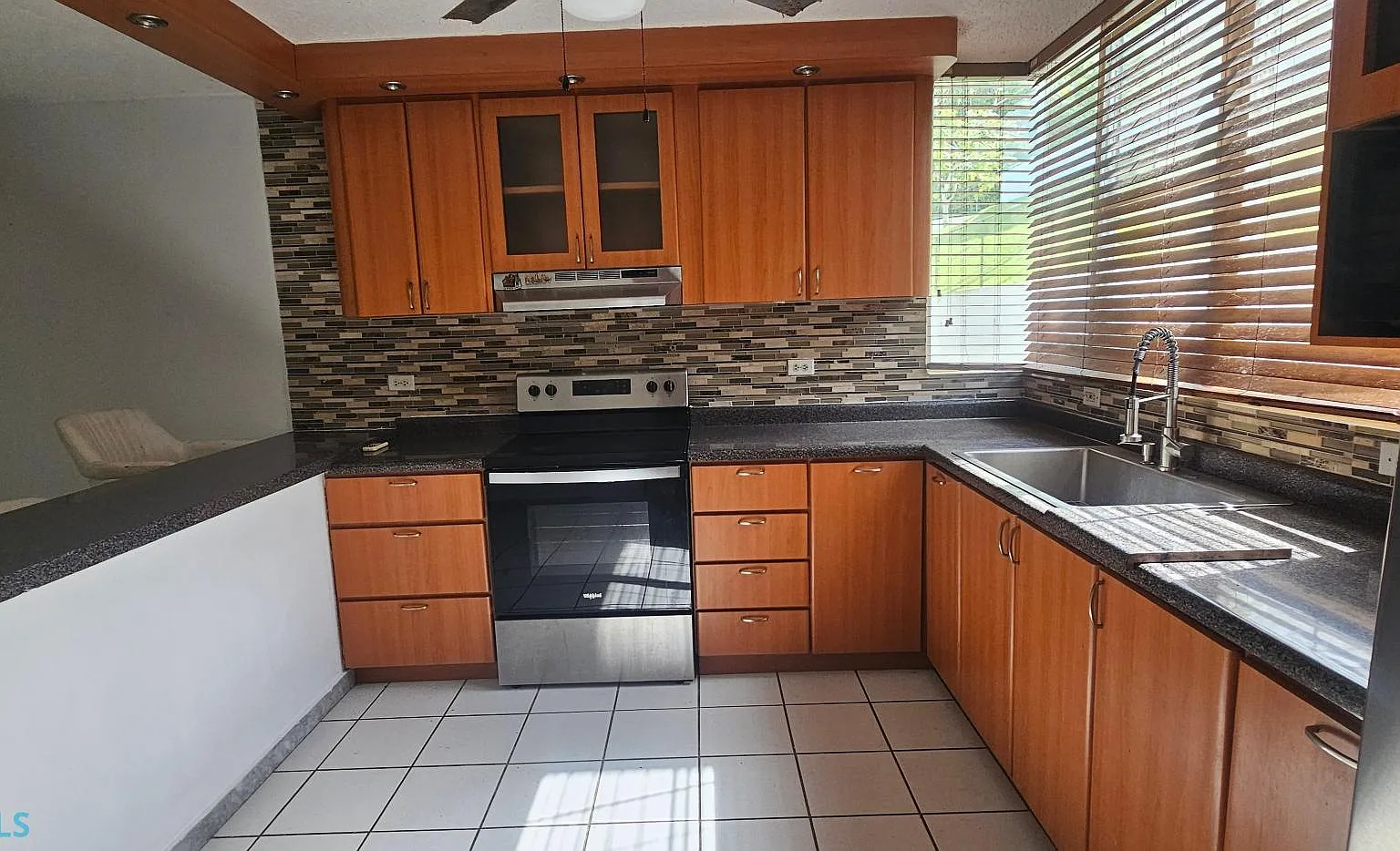 Aventura, Encantada (Condominio) — Photo 3