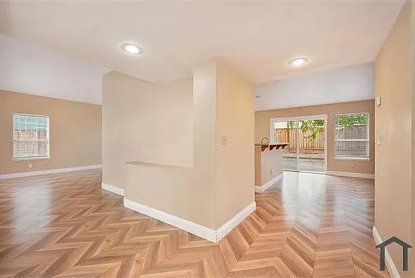 1585 Foxwood Dr — Photo 5