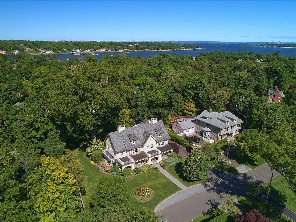 1st image of 15 Middle Dr