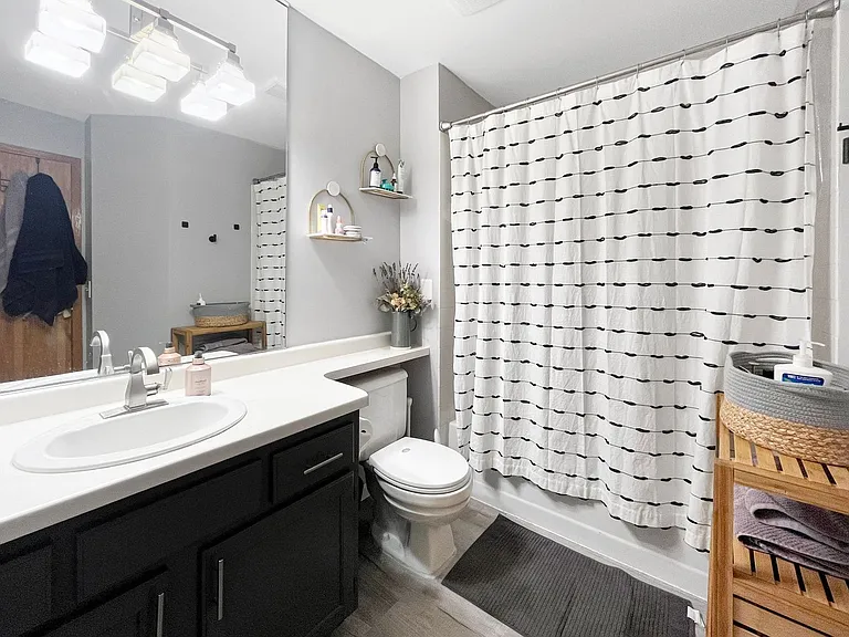 2040 Shenandoah Ct #G — Photo 14