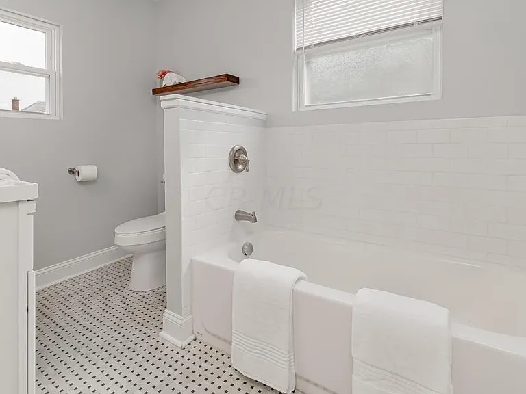 1118 E Whittier St — Photo 16