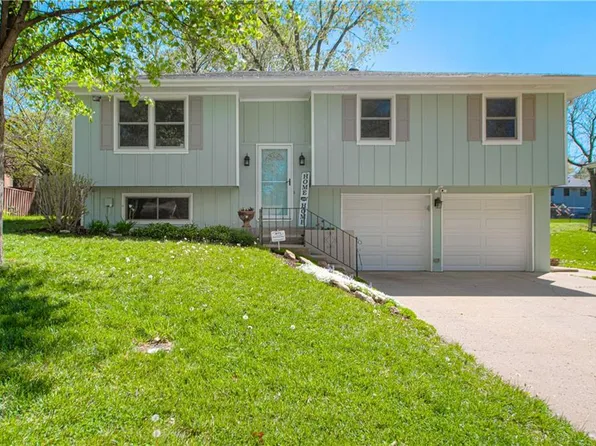 2409 S 15th St, Leavenworth, KS 66048
