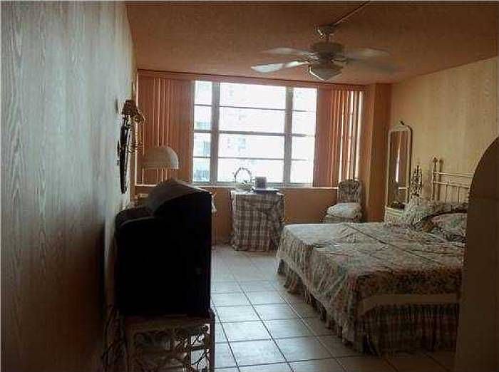 1st image of 18061 Biscayne Blvd APT 401-2