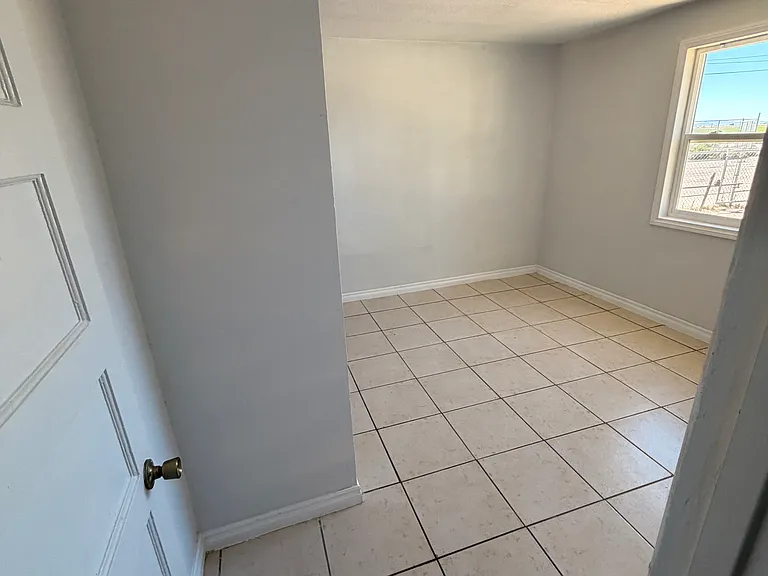 915 W 14th Ave — Photo 14