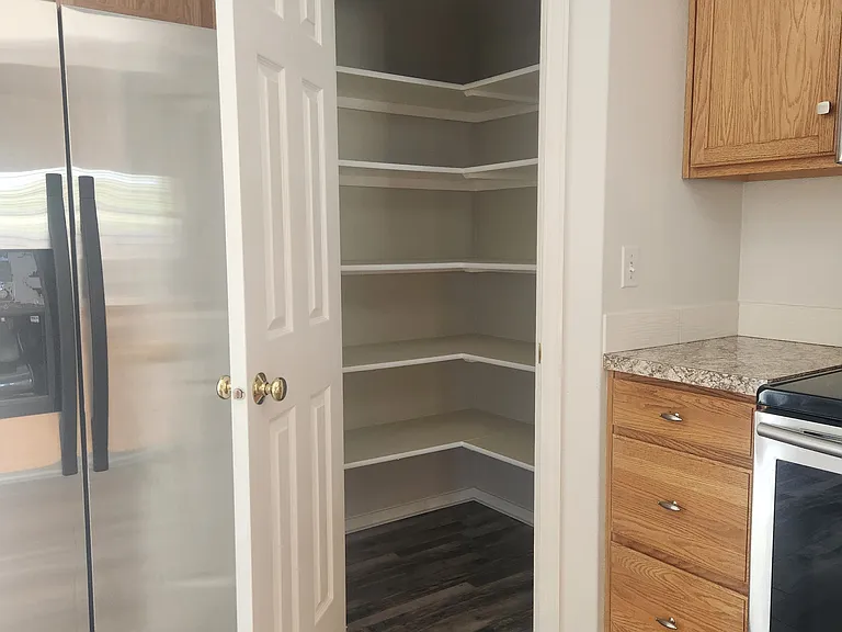 4562 W Big Creek St — Photo 5