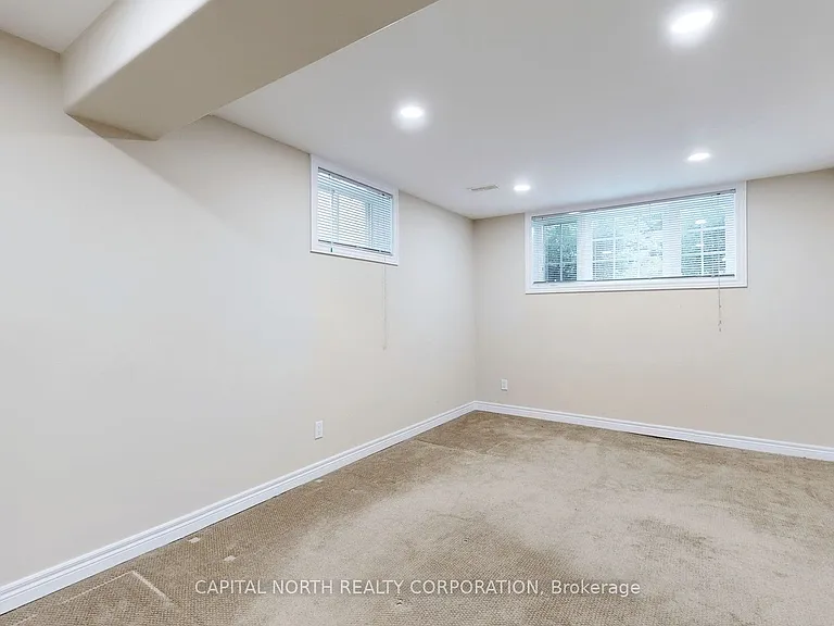 43 Gardiner Dr #LOWER — Photo 13