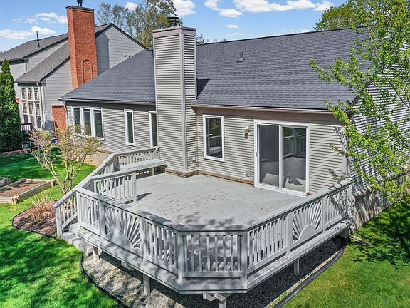 3rd image of 821 Huntington Dr