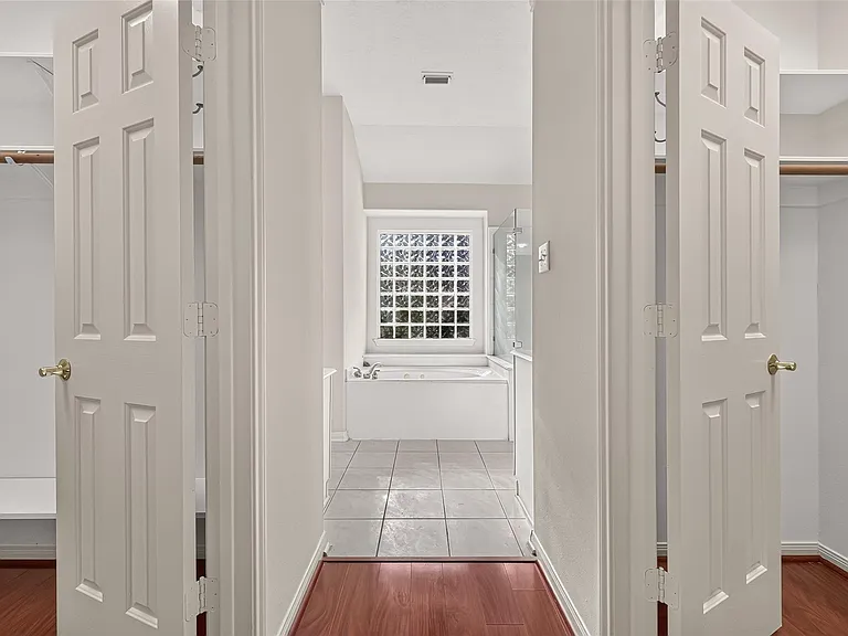 10802 Warner Hollow Ct — Photo 19