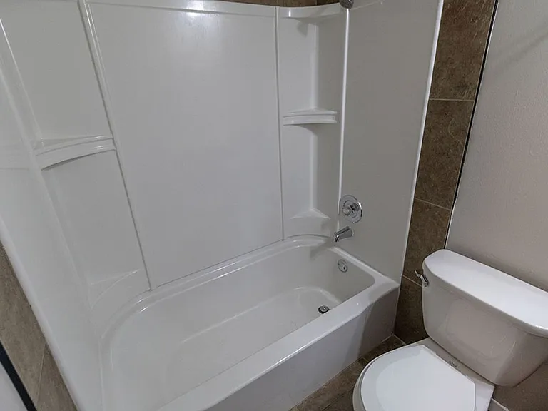 1011 W Ash St — Photo 14