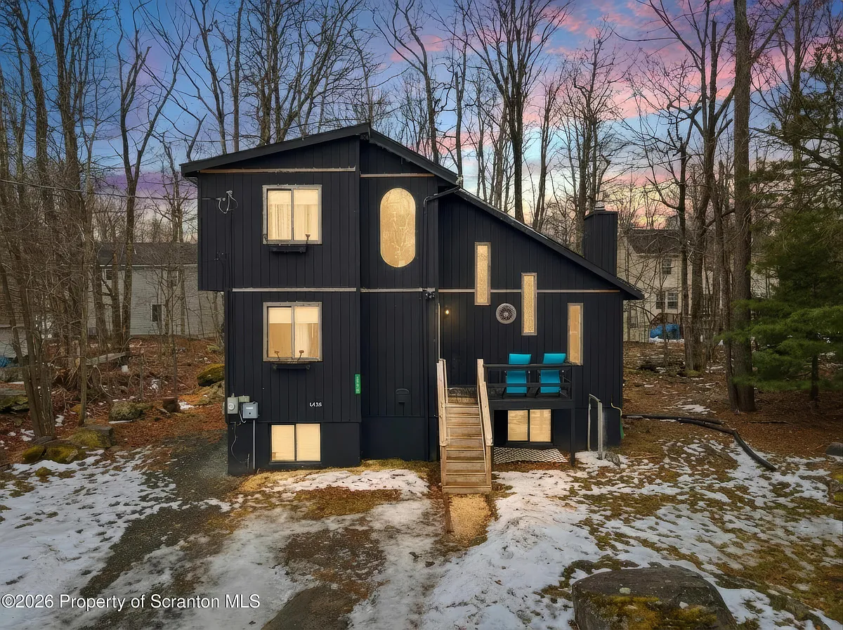 Building Photo - 1379 Winding Way