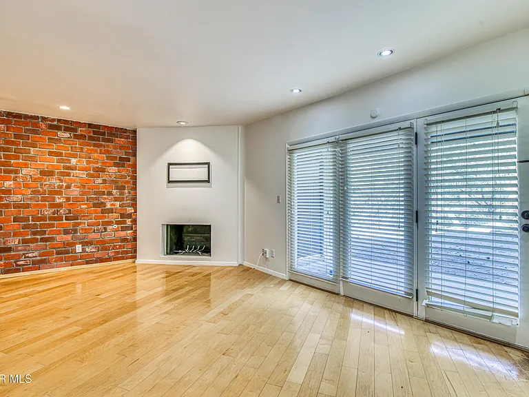 421 Irondale Dr #B — Photo 32