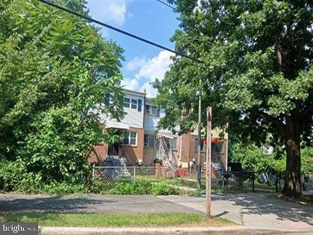 2nd image of 5814 Clay St NE